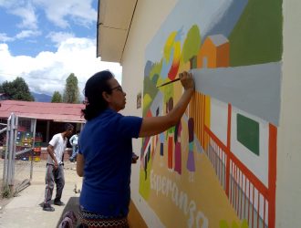 pintora del mural esperanza en monte loro